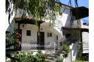 Grecia Privát Polychrono, Exterior